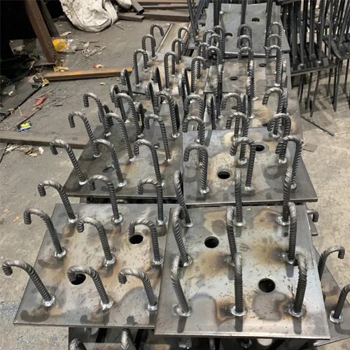 图纸中如何确定茂名预埋件的位置？